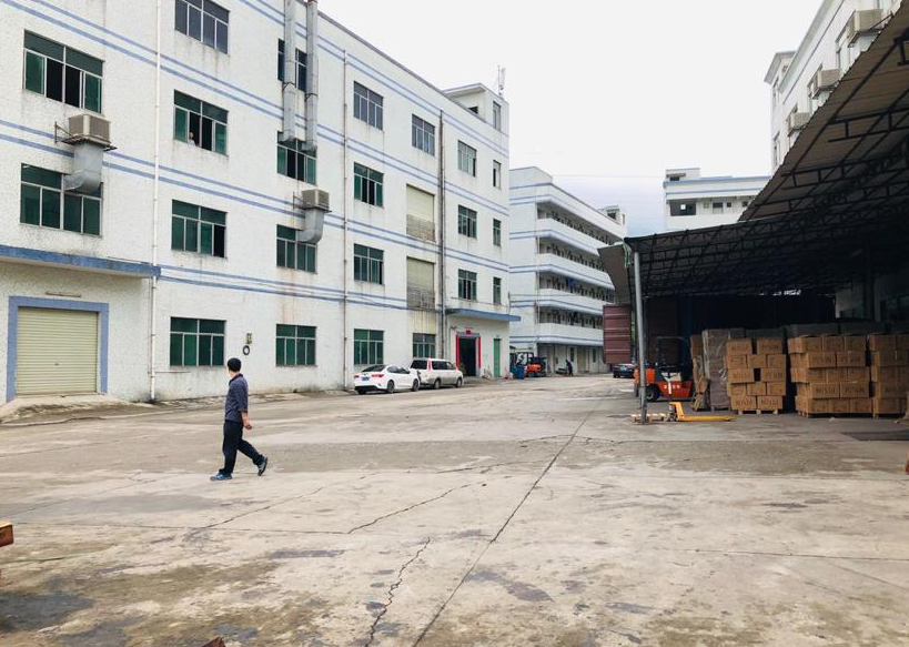 业主直租横岗六约楼上厂房1600平整层出租