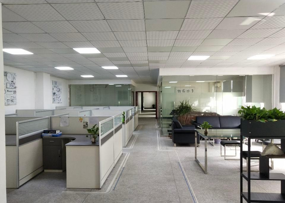 现成精装修，无转让费，坑梓新出三楼厂房750平方