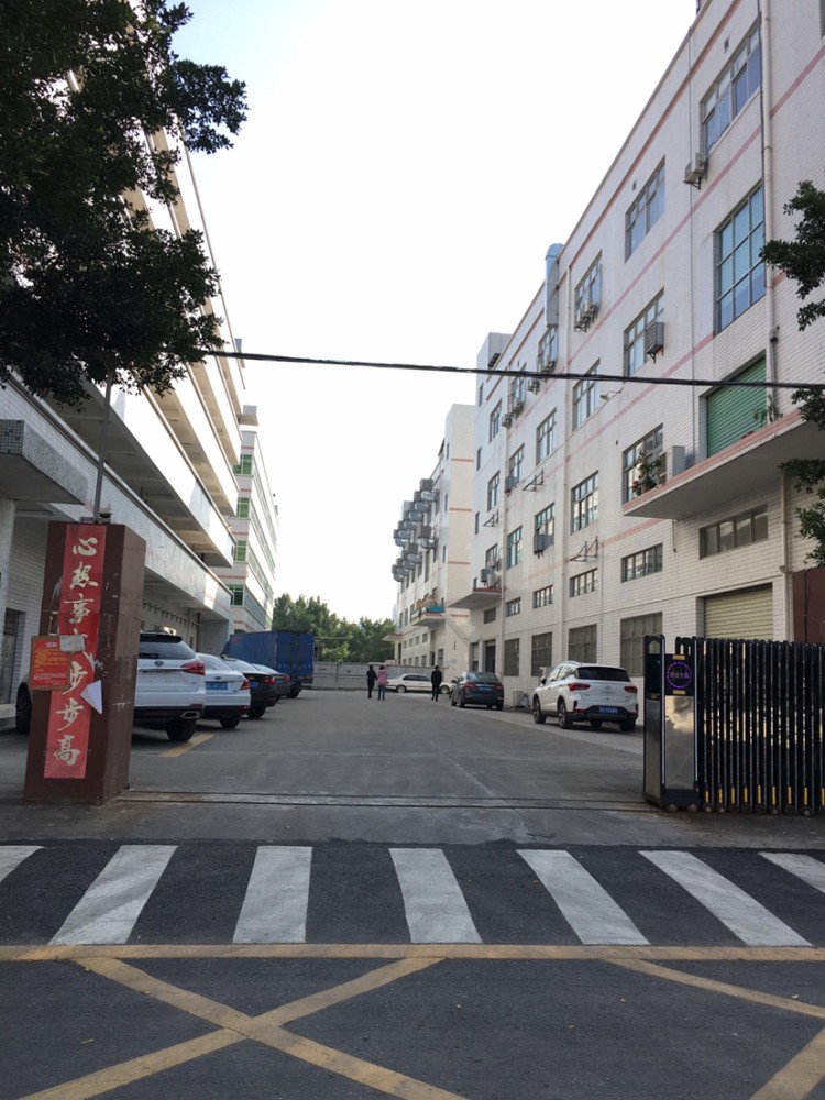 坑梓新出楼上600平米精装修厂房出租，免转让费