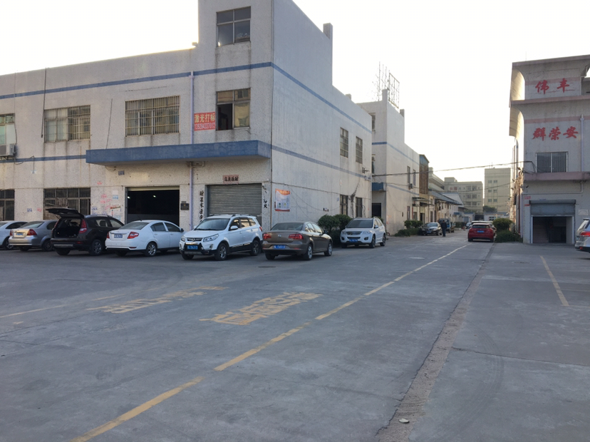 可做冲压、注塑厂房一楼800平米出租，可办环评