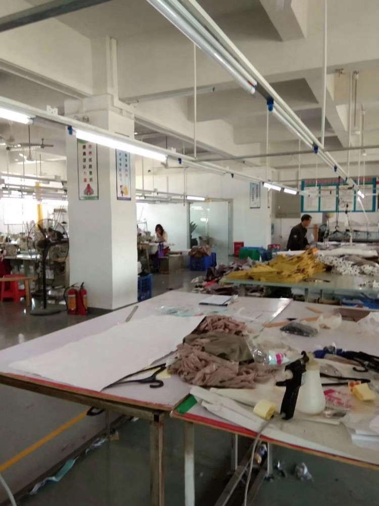 横岗新出服装厂1500平带装修厂房出租