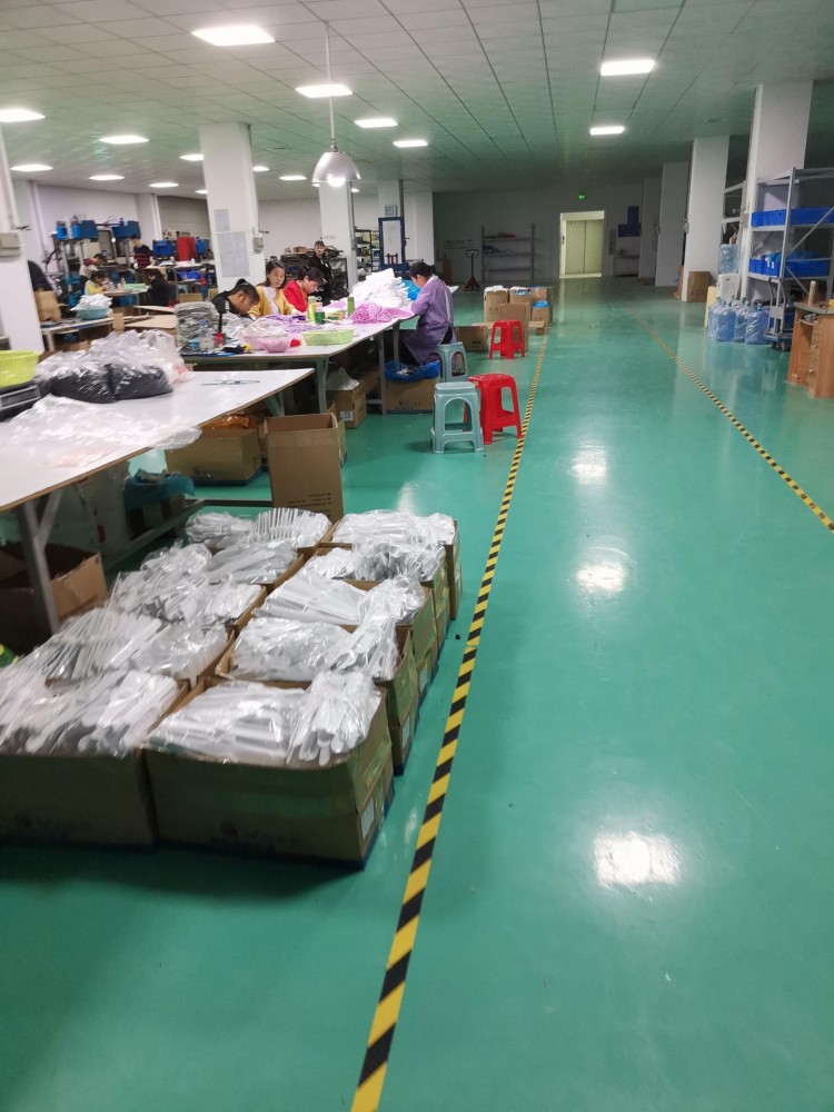 坪地坪西新出二楼2000平带装修厂房出租