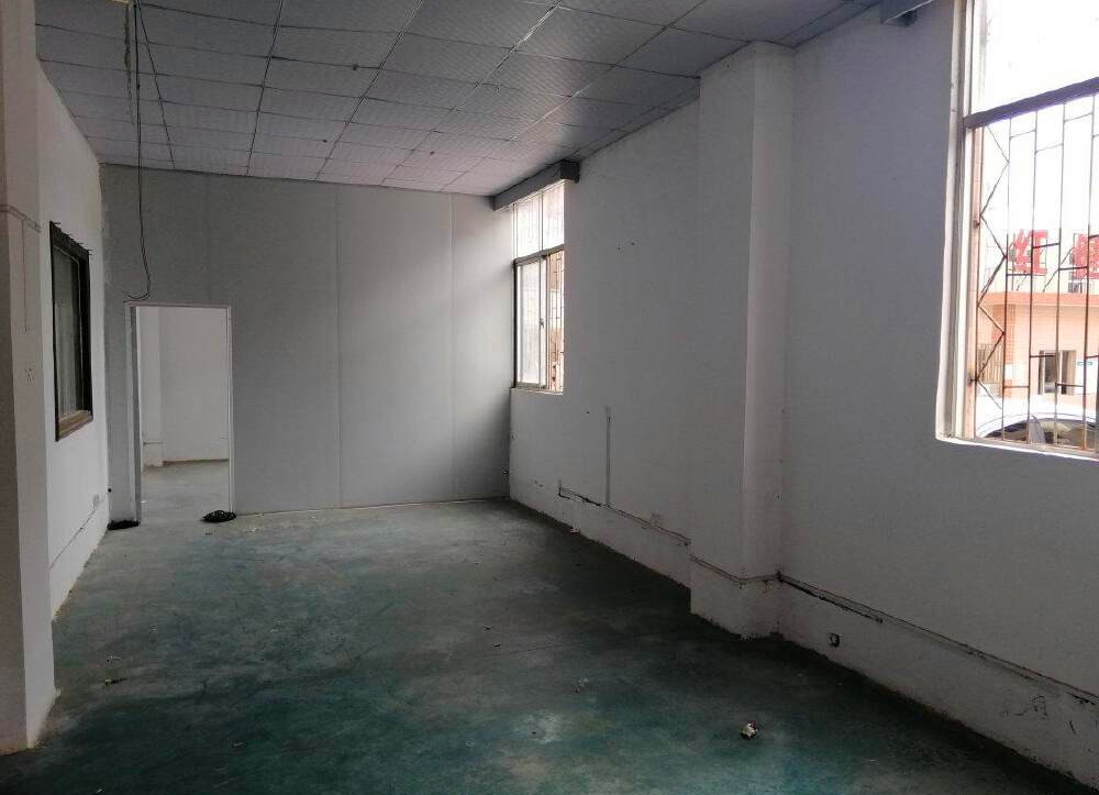 惠州秋長鎮(zhèn)標準廠房一樓1492平工業(yè)園形象好證件可辦環(huán)評